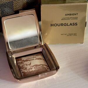 Hourglass Ambient Lighting Bronzer - Radiant Bronze